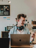 Ve Škodovce nabírají nové lidi do IT. Stávající zaměstnanci popisují, jak vypadá jejich práce