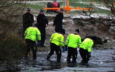 Ve Velké Británii se pod čtyřmi dětmi prolomil led, tři zemřely