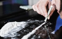 Ve Vlámsku stoupá počet lidí s proděravělou nosní přepážkou, důvodem je kokain
