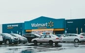 Ve Walmartu zemřela zaměstnankyně. Upekla se v troubě 