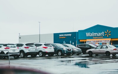 Ve Walmartu zemřela zaměstnankyně. Upekla se v troubě 