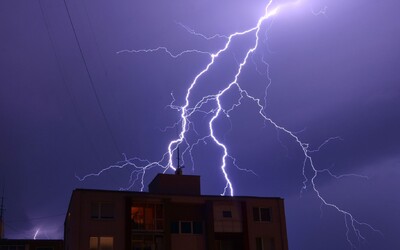 Ve čtyřech krajích Česka platí výstraha před silnými bouřkami