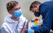 Vedci prišli s prelomovým zistením o očkovaní proti HPV. U mužov znižuje riziko rakoviny až o 50 percent