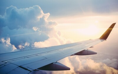Velká letecká společnost bude zdražovat. Letos v létě se ceny letenek zvýší o několik procent