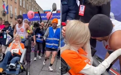 Veľké gesto Colina Farrella obehlo sociálne siete. Posledné 4 kilometre maratónu tlačil vážne chorú kamarátku na vozíku