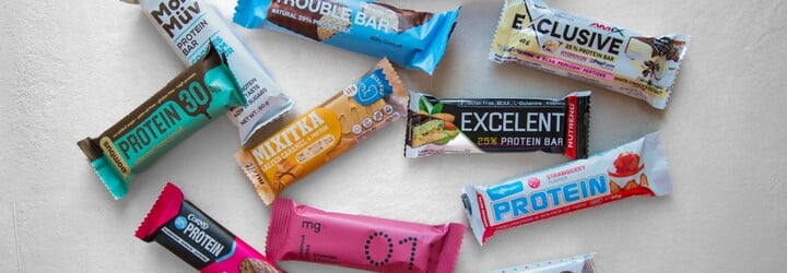 Velký test proteinových tyčinek. Některé jsou plné cukru jako dezert, kvalita nemusí být drahá