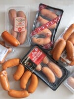 Velký test špekáčků: za ty vítězné tě budou u táboráku uctívat. Buřt za 14 korun nám chutnal víc než ten za 40