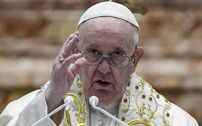 Věřící trans osoby se mohou nechat pokřtít, oznámil Vatikán