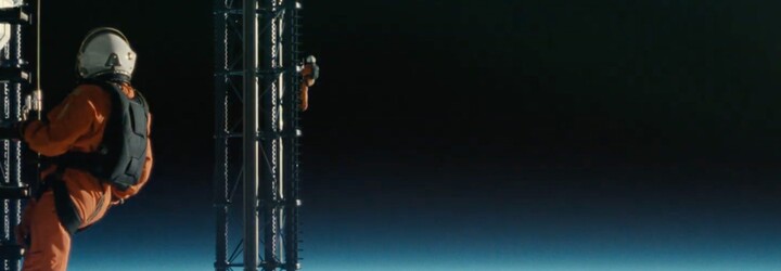 Vesmírny inžinier Brad Pitt zachraňuje slnečnú sústavu a cestuje na Neptún s cieľom nájsť strateného otca