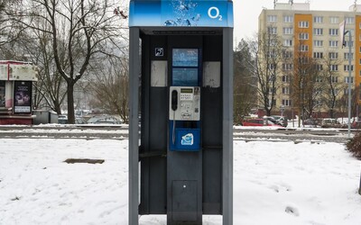 Většina telefonních budek zmizí z českých ulic. Relikvii 90. let plně nahradily mobily