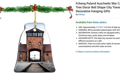 Vianočné ozdoby s fotografiami Auschwitzu? Amazon musel stiahnuť kontroverzné produkty