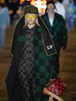 Video: Debutová kolekce Pharrella Williamse pro Louis Vuitton je velkolepá. Spojuje moderní prvky s tradicí módního domu