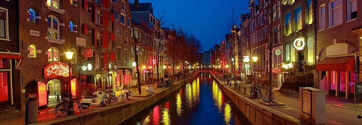 Video: Nizozemsko odrazuje mladé Brity od návštěvy Amsterdamu. Chceš se zřídit? Skončíš v cele