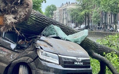 Video: Nizozemsko zasáhla silná bouře. Vyžádala si nejméně jednu oběť, zrušeny jsou stovky letů