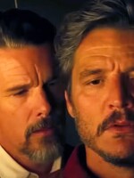 Video: Pedro Pascal a Ethan Hawke jako zamilovaný pár ve westernu Pedra Almodóvara