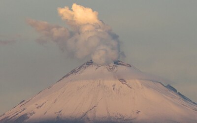 Video: Sopka Popocatépetl se probudila k životu. Chrlí dým a popel, výjimkou nejsou ani erupce