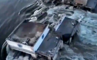 Video: Voda z Kachovské přehrady roznáší miny na zaplavená území, některé už vybuchují