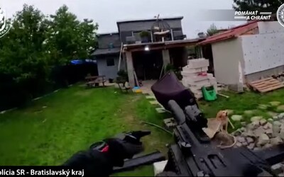 Video ako z akčného filmu: Slovenská polícia zverejnila záznam z protidrogového zásahu, zadržali niekoľkých dílerov