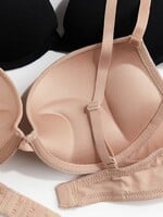 Vieš o tom, že aj spodná bielizeň môže škodiť tvojmu zdraviu? Odborníčka varuje pred najškodlivejším typom podprsenky