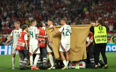 Víkendový zápas na Euru vyděsil fanoušky na stadionu i u televize. Fotbalista zůstal ležet bezvládně na zemi
