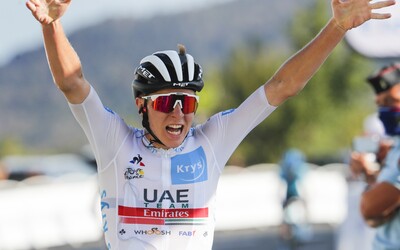 Vítězství na Tour de France si v předposlední etapě zajistil 21letý Slovinec Tadej Pogačar