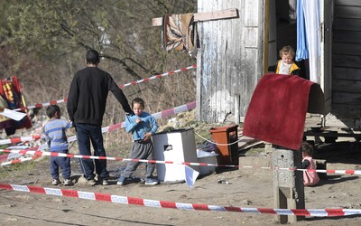 Vláda začne s testovaním v rómskych osadách. Matovič sa obáva nekontrolovateľného šírenia koronavírusu