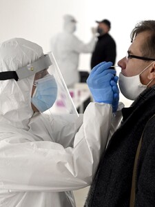Vláda zlyhala pri riadení pandémie covidu-19, tvrdí NKÚ. Podľa kontrolórov presúvala povinnosti na plecia samospráv