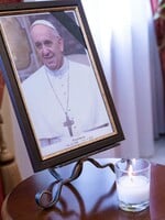 Vláda zvažuje štátny smútok za zosnulého pápeža Františka. Robert Fico navrhuje štátny smútok na sobotu