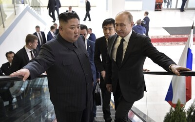 Vladimir Putin odovzdal medailu severokórejskému diktátorovi Kim Čong-unovi