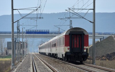 Vlak na severe Slovenska zrazil malé dieťa. Železničná doprava je pozastavená