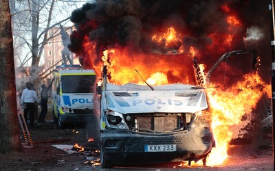 Ve Švédsku vypukly nepokoje kvůli plánovanému pálení Koránu. Svatou knihu chtěla veřejně zapálit krajně pravicová skupina