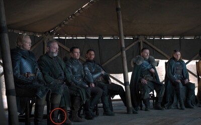 Vo finále Game of Thrones hviezdili plastové fľaše, ktoré zabudli ukryť. Po Starbuckse sme sa dočkali ďalšieho trapasu