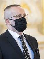 Voči bývalému šéfovi SIS Vladimírovi Pčolinskému vzniesli ďalšie obvinenie. Týka sa podplácania v roku 2020
