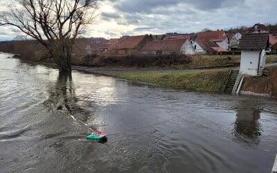 Voda stoupá v celém Česku. Labe v Děčíně hlásí třetí povodňový stupeň 