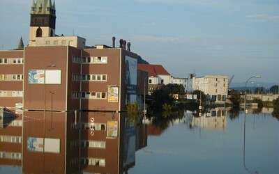 Voda v Ústí nad Labem zaplavila důležitou silnici. Protipovodňová ochrana byla zřejmě k ničemu 
