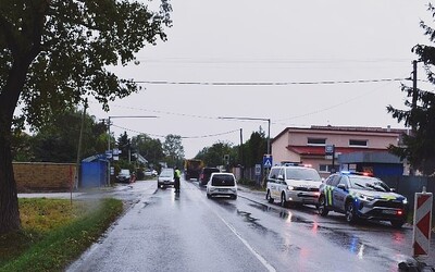 Vodič pri Pezinku zrazil 13-ročné dievča na priechode pre chodcov. Spôsobil jej ťažké zranenia, polícia už začala trestné stíhanie