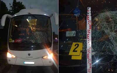 Vodič školského autobusu v Piešťanoch usmrtil chodca tesne za priechodom. Polícia apeluje na ľudí, prípad vyšetruje