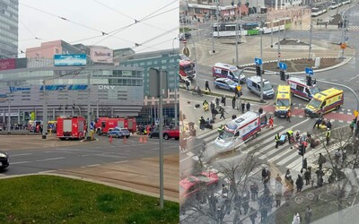 Vodič v Poľsku v plnej rýchlosti vrazil do ľudí na priechode pre chodcov. Najmenej 19 ľudí je zranených, z miesta ušiel