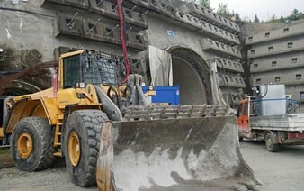 Vodiči na Slovensku si budú musieť zvyknúť na nové spoplatnené úseky. Súčasťou zmien bude aj tunel Višňové