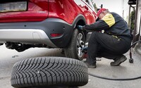 Vodiči, pozor na nové pravidlo: zimné pneumatiky s označením M + S už nestačia. Hrozí pokuta