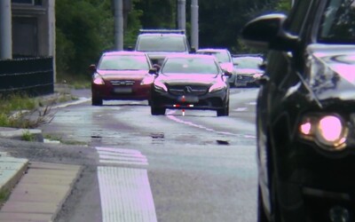 Vodička mercedesu si pomýlila bratislavské ulice s pretekárskou dráhou. Za rýchlosť 102 km/h ju okamžite potrestali