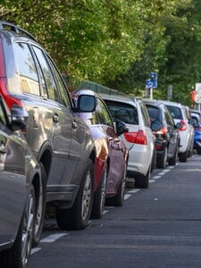 Vodičom pri Košiciach hádžu malé deti do áut kamene. Zasiahli už aj autobus