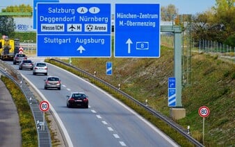 Vodičov môže na diaľnici prekvapiť nezvyčajná dopravná značka. Určená je len pre niektoré vozidlá