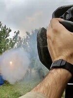 Vojak točí bojové misie na Ukrajine z pohľadu prvej osoby. Videá realisticky ukazujú smrť aj utrpenie, ktoré prináša vojna