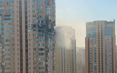 Válka na Ukrajině: Ruská raketa zasáhla bytový dům u kyjevského letiště. Putin přitom tvrdil, že civilistům nic nehrozí