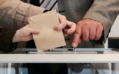 Volby do EP: Kdo vede v posledních průzkumech a jak si vybrat? 