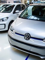 Volkswagen pozastaví výrobu vo všetkých 3 slovenských fabrikách