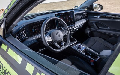 Volkswagen začína odhaľovať nový Tiguan. Stále ponúkne aj spaľovacie motory, v interiéri pribudne digitalizácia