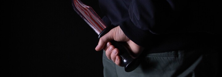 Vražda v Pelhřimově: Útočník nad ránem pobodal známého kuchyňským nožem