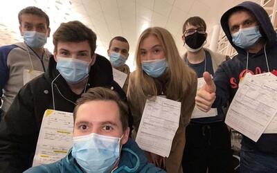 Všech pět Čechů, kteří byli evakuováni z Číny, má negativní výsledky na nákazu koronavirem